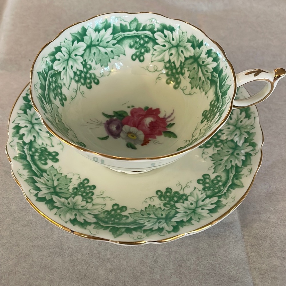 Vintage Paragon by appointment H.M. The Queen & H.M Queen Mary